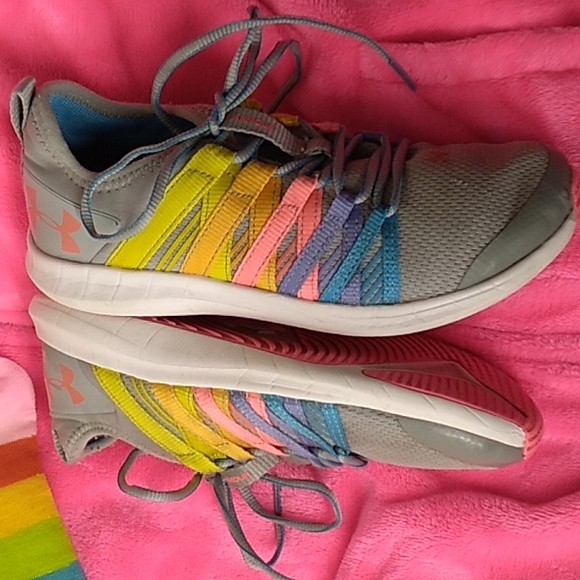 Youth Under Armour rainbow colors shoes size 2.5Y - Picture 6 of 9